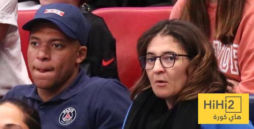 صورة.. مبابي ووالدته يتابعان مباراة المغرب ضد مالي