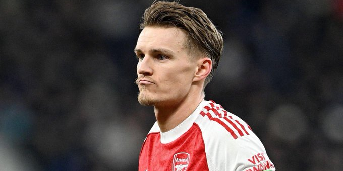 ارسنال يسجل الهدف الاول في شباك برايتون ارسنال يسجل الهدف الاول في شباك برايتون