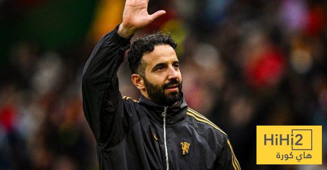 مانشستر يونايتد يصل ملعب ليدز قبل لقاء الفريقين
