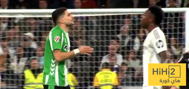 صور.. مشادة كلامية بين فينيسيوس ولاعب ريال بيتيس في المباراة 15