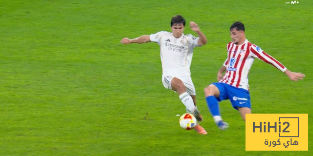 صورة – فضيحة تحكيمية في ديربي السوبر.. الفار يتجاهل طرد لاعب ريال مدريد