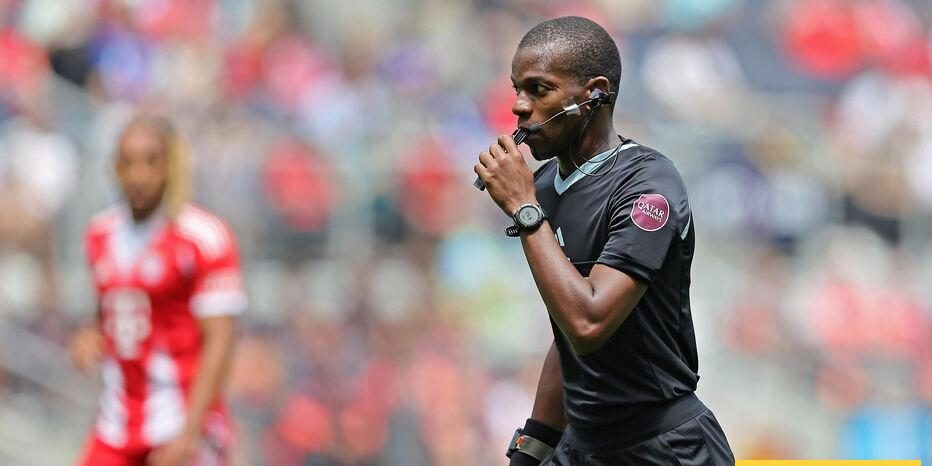 صافرة سنغالية لادارة مباراة الجزائر و نيجيريا