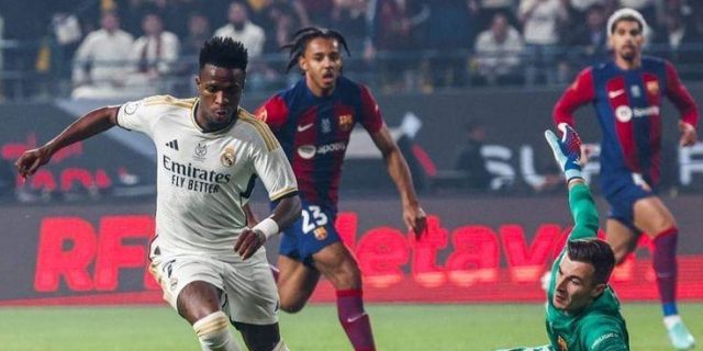 أرقام فينيسيوس أمام برشلونة