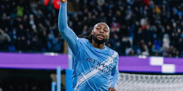 سيمينيو يعادل رقم أغويرو مع مانشستر سيتي