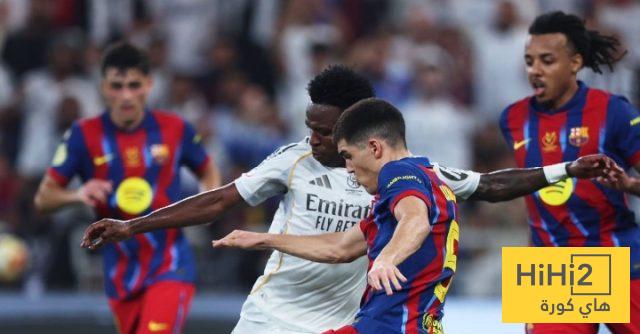انطلاق الشوط الثاني من مباراة ريال مدريد و برشلونة