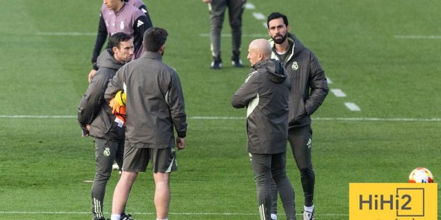 أعضاء الجهاز الفني لألفارو أربيلوا في تدريب ريال مدريد