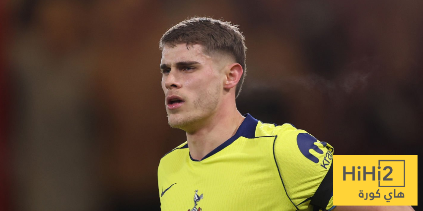 مدافع توتنهام يرحب بالانتقال إلى ليفربول