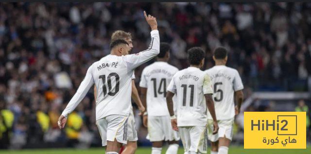 هذا اللاعب نسي الكورة تماما