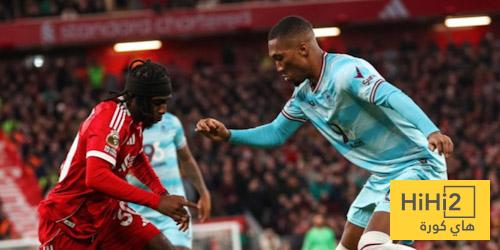 عين على فريمبونغ في مباراة بيرنلي عين على فريمبونغ في مباراة بيرنلي