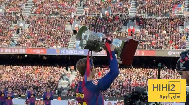 برشلونة يقدم كأس السوبر للجمهور