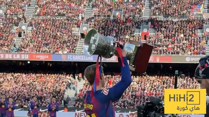 برشلونة يقدم كأس السوبر للجمهور