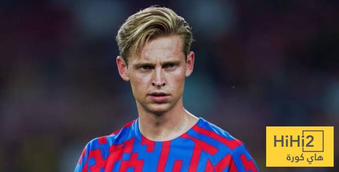 دي يونغ أبرز لاعبي الوسط في برشلونة