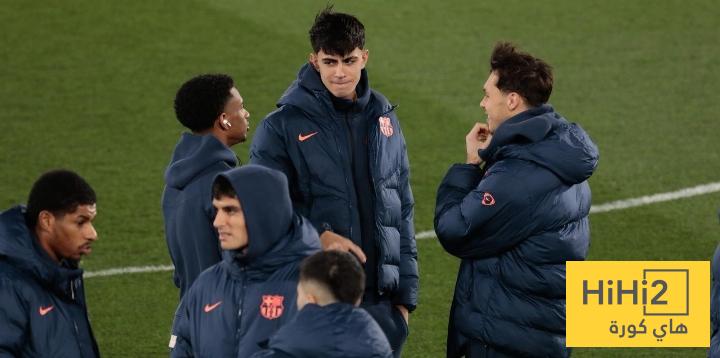 صور.. لاعبو برشلونة يتفقدون أرضية ملعب التشي