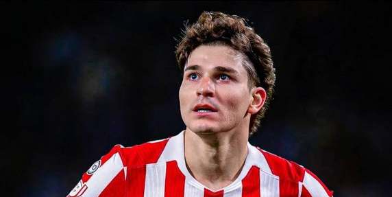 صحفي اسباني ينتقد جوليان الفاريز