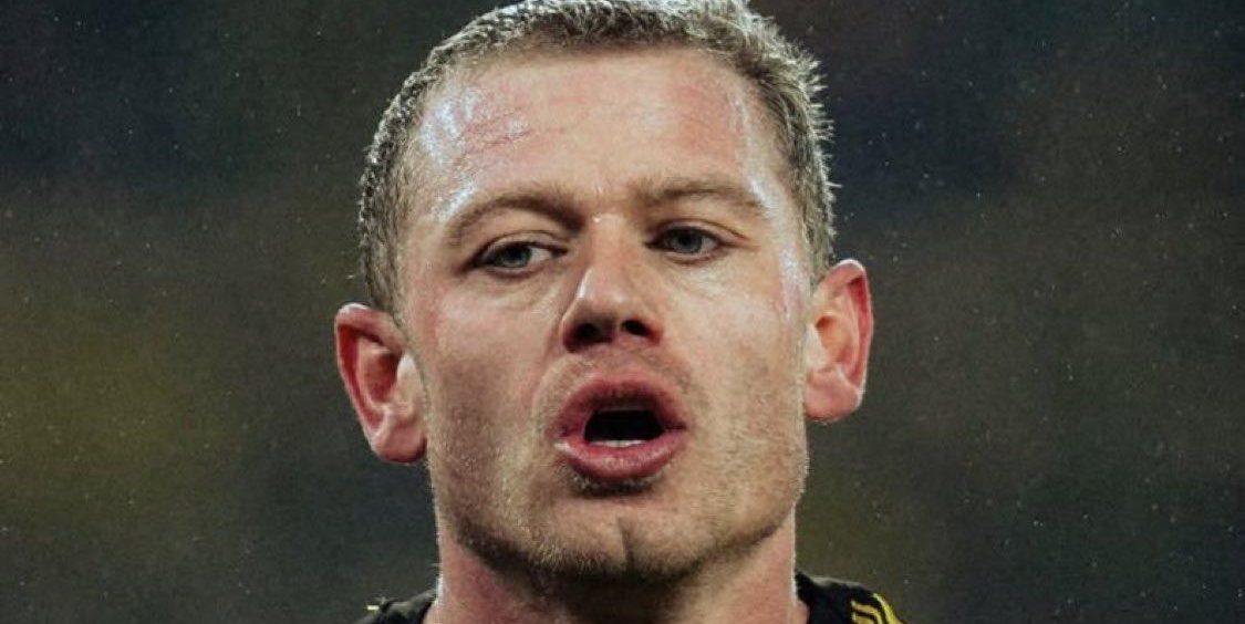 برشلونة يراقب ظهير أيمن