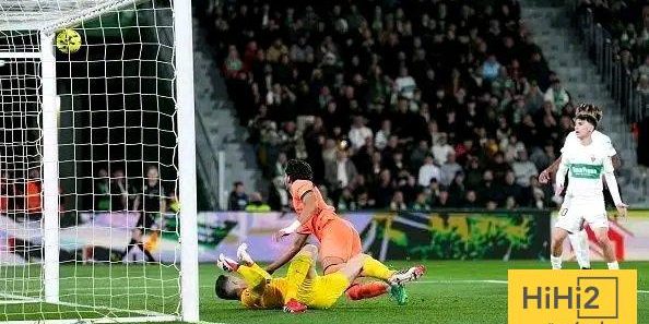 كم مرة حرم القائم والعارضة برشلونة من تسجيل أهداف؟