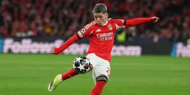 لاعب بنفيكا يستعد لاستقبال عدائي في البيرنابيو