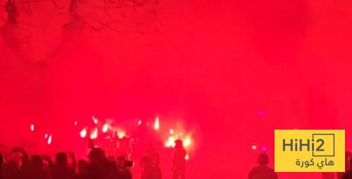 صور .. استقبال ناري لحافلة برشلونة قبل مواجهة اتلتيكو