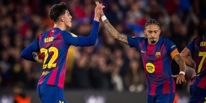 برشلونة يتقدم على اتلتيكو في الشوط الاول