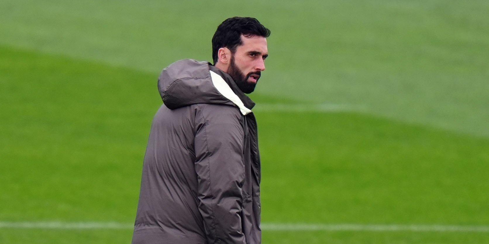 أربيلوا بين يديه حلوى مسمومة..! أربيلوا بين يديه حلوى مسمومة..!