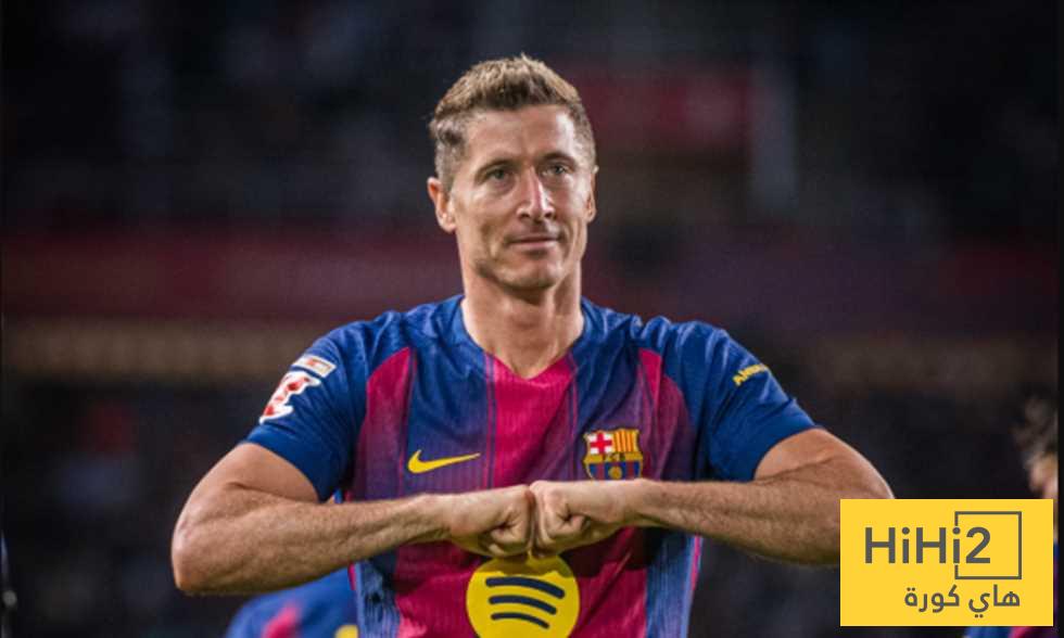 ليفاندوفسكي يستحق عامًا إضافيًا في برشلونة