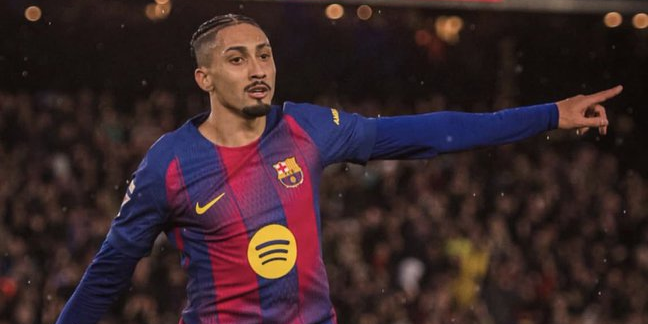 رافينيا يسجل الهدف الاول امام اشبيلية