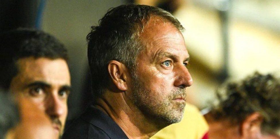 موقف فليك من تجديد عقده مع برشلونة