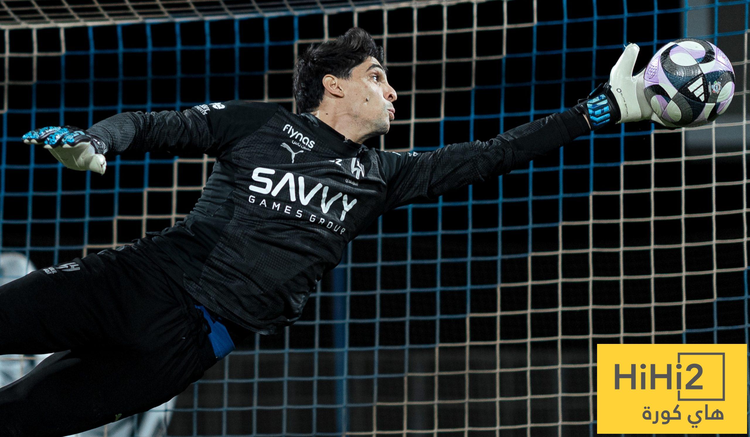 صور تكشف كيف خدع ياسين بونو مهاجم الأهلي توني في ركلة الجزاء