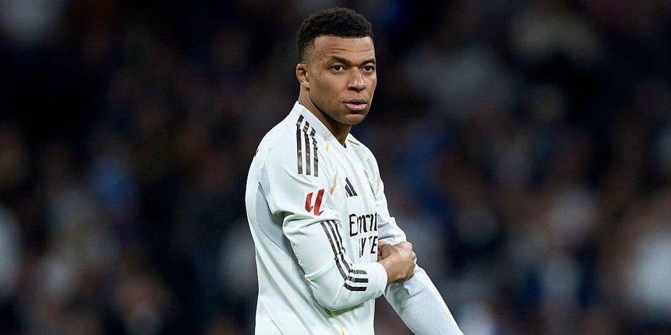 الحذاء الذهبي يبتعد عن مبابي الحذاء الذهبي يبتعد عن مبابي