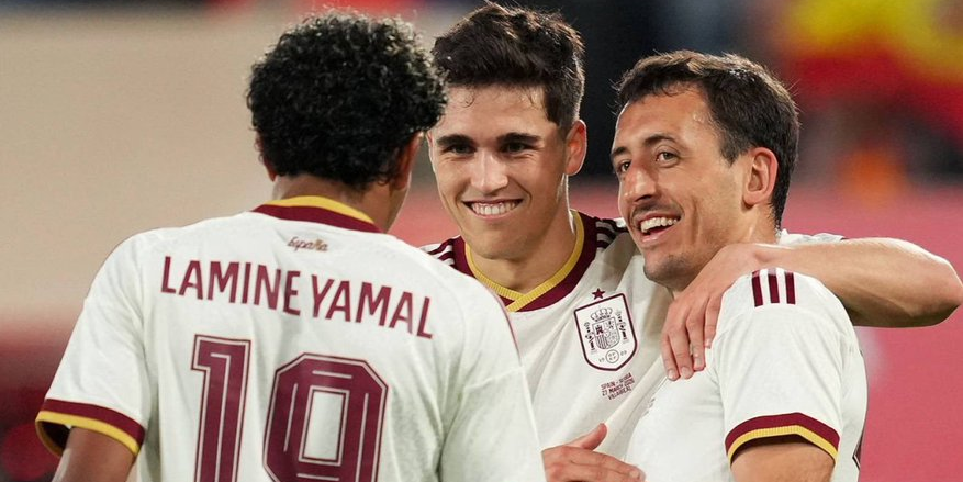 تشكيلة اسبانيا الرسمية امام مصر