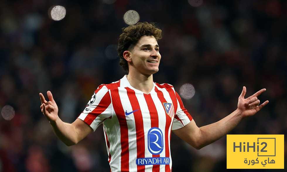 أتلتيكو مدريد يرفض مبادلة ألفاريز ويصعب الصفقة على برشلونة