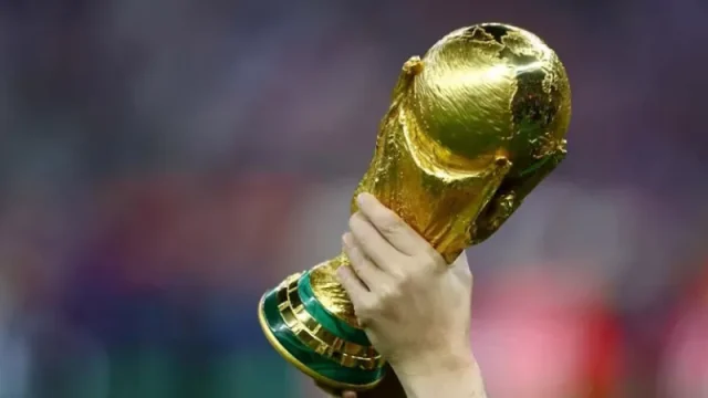 لأول مرة.. طاقم حكام مصري كامل في كأس العالم