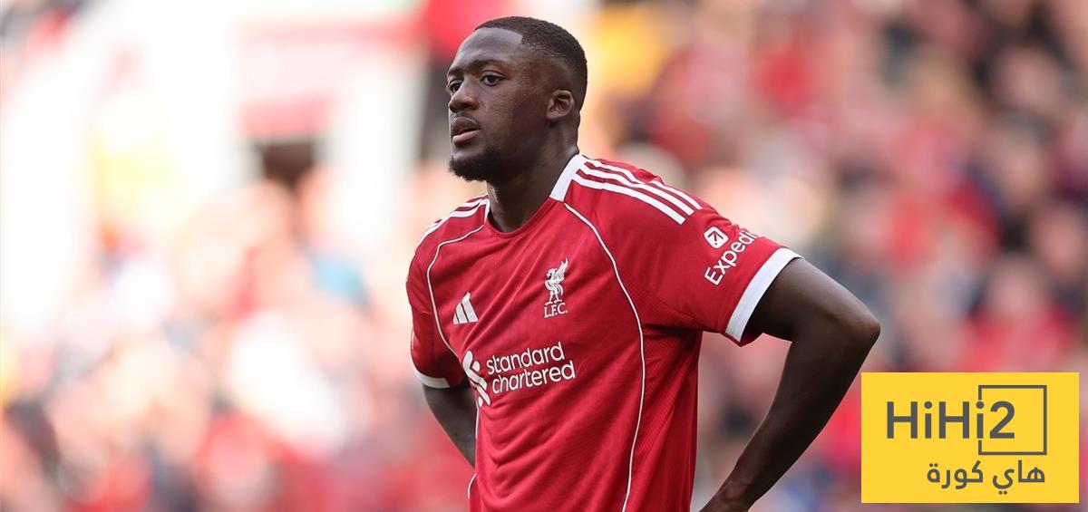 مدافع ليفربول يطالب بدعم الأندية الإنجليزية مثلما تفعل فرنسا