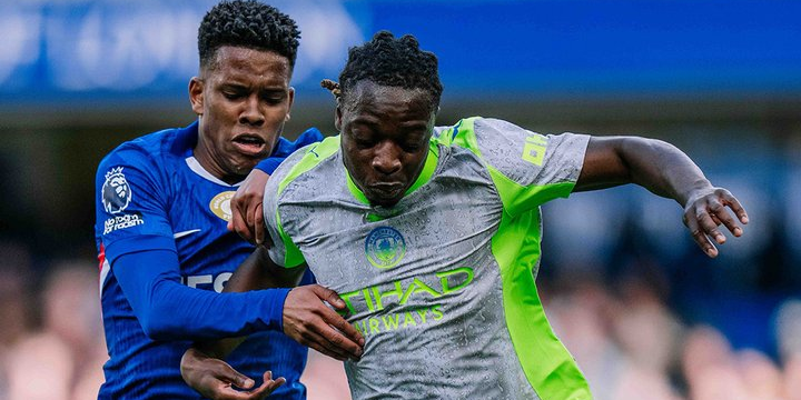 دوكو يضرب مانشستر سيتي بالهدف الثالث