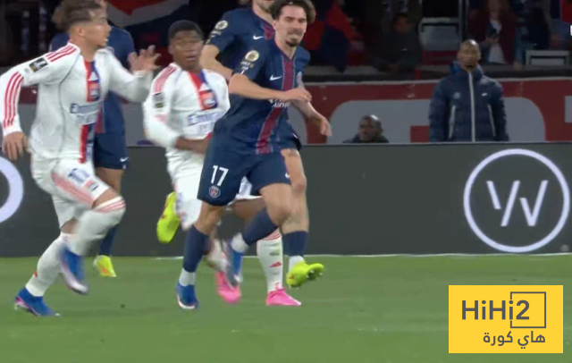 صورة .. اندريك يصنع الهدف الثاني امام باريس 1
