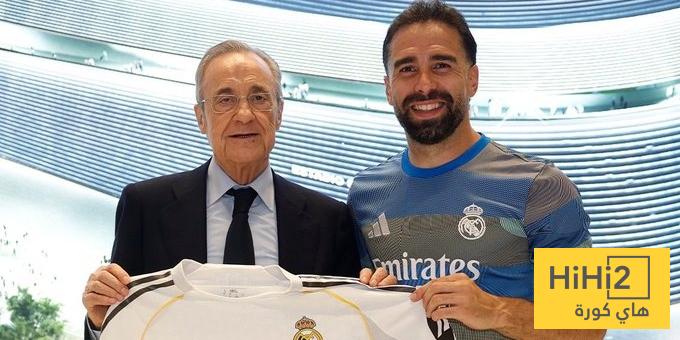 صورة .. بيريز يكرم كارفخال بعد انتهاء مباراة الافيس