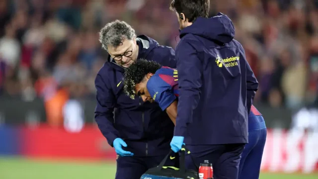 مدرب إسبانيا يطلب من لامين يامال التوقف عن اللعب مع برشلونة