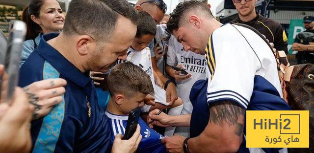 صور .. بعثة ريال مدريد تصل الى اشبيلية