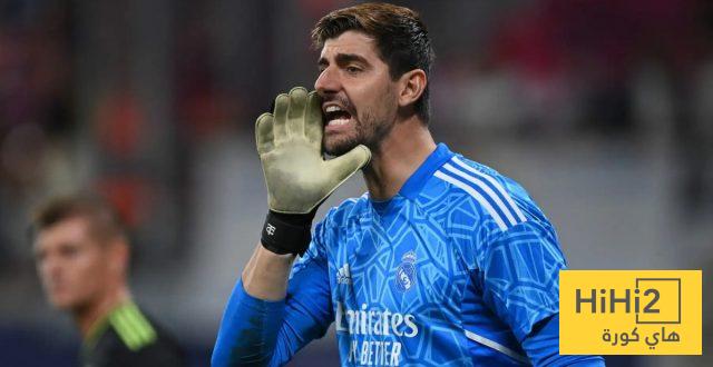 ارقام كورتوا أمام برشلونة