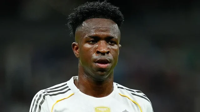 صور : لا يوجد اوقح من صحف مدريد المطبله للمهرجين 