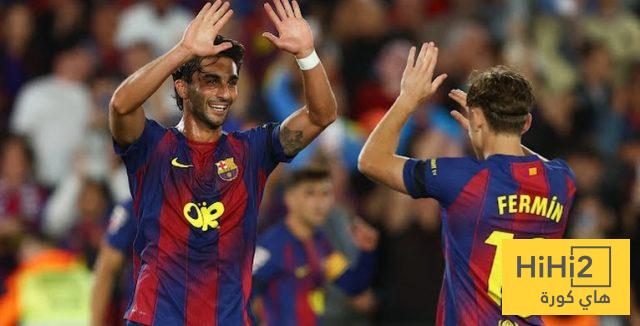 صور .. لاعبو برشلونة يطالبون ببطاقة صفراء لـ تشواميني