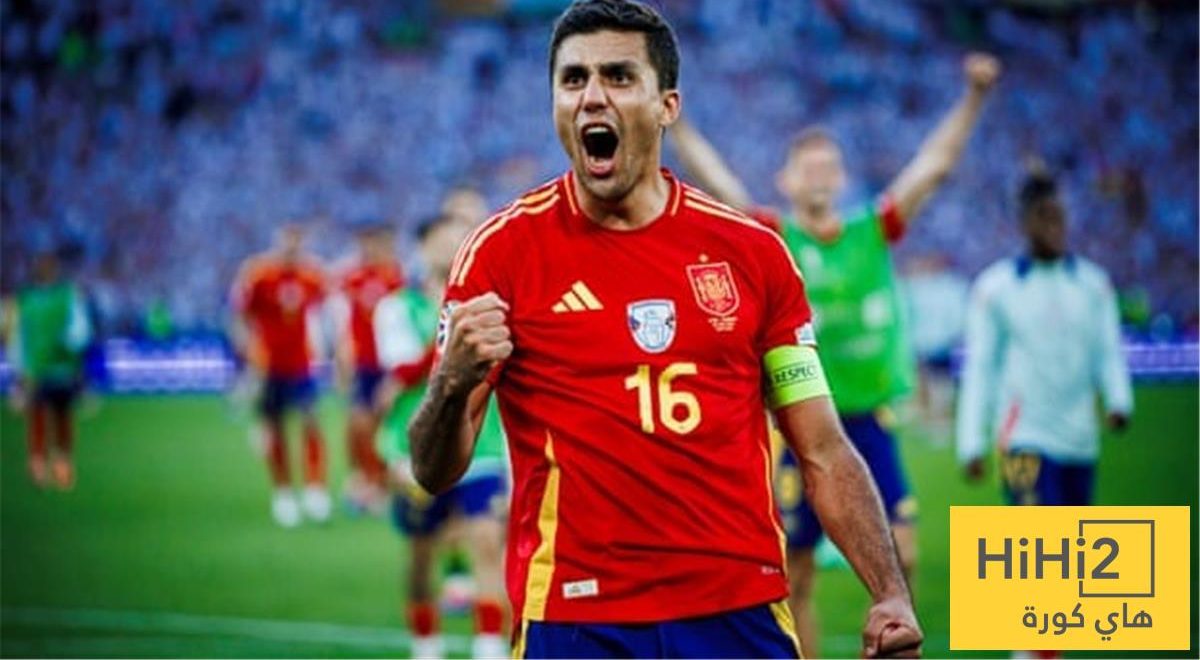 دي لا فوينتي يطلب من رودري وقف مفاوضات ريال مدريد