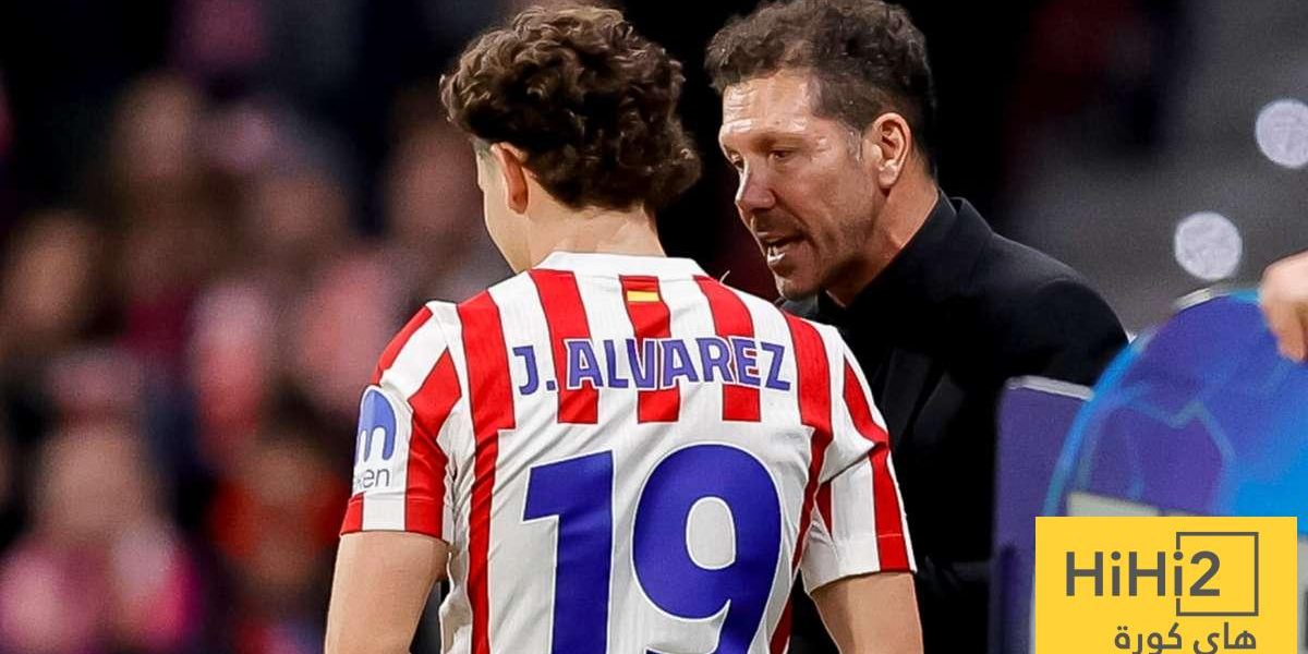 لهذا السبب.. سيميوني قد يوافق على رحيل ألفاريز لبرشلونة!