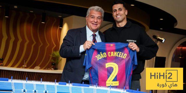 كانسيلو يقترب من البقاء في برشلونة