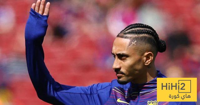 رافينيا يعلق على شائعات رحيله عن برشلونة