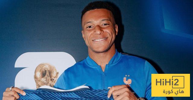 صورة .. ديشامب يسلم مبابي قميص الهداف التاريخي للمنتخب