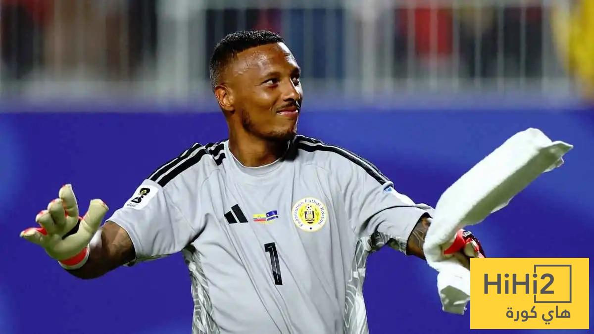 الصالح سبورت : بعد 15 تصديًا تاريخيًا.. حارس كوراساو يطالب بتمثال في بلاده