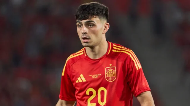 ما يحدث لبيدري مع المنتخب لا يحدث له في برشلونة .. نجم وحيد يتسبب في اختفاء نسخته الأفضل !