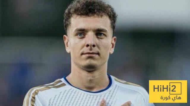 اسلاني يوقف مفاوضاته مع دورتموند بانتظار تحرك برشلونة