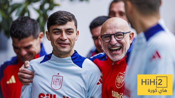 موقع الملاعب : دي لا فوينتي يدافع عن بيدري !